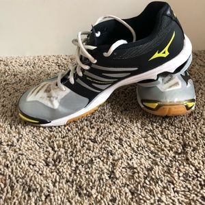 volleyball shoes mizuno